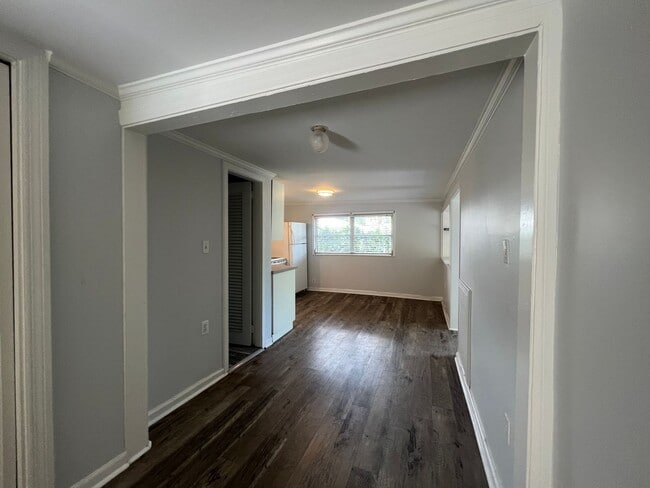 Building Photo - 1609 14th Ave W