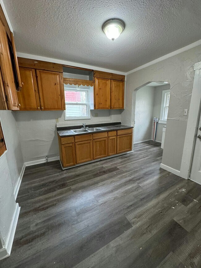 Building Photo - 623 Storer Ave