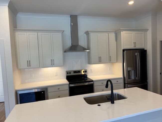 Building Photo - Brand New 3 Bedroom Duplex in Dilworth!