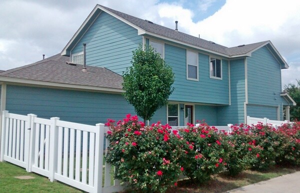 Building Photo - 1501 Davis Mountain Loop