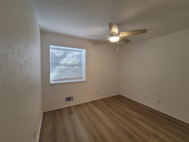 Building Photo - 2308 Barton Village Cir