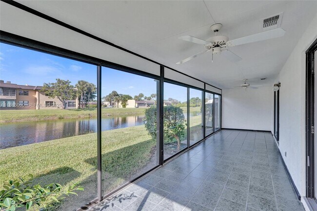 Building Photo - 125 Lake Paula Dr