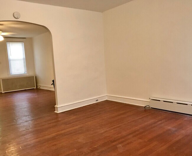 Building Photo - Gorgeous 3-Bedroom Townhome in Lawncrest! Available NOW!