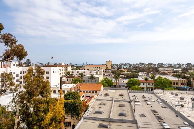 Building Photo - OCEAN VIEWS AND DOWNTOWN VIBES