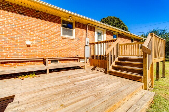 Building Photo - 7712 Burdell Dr