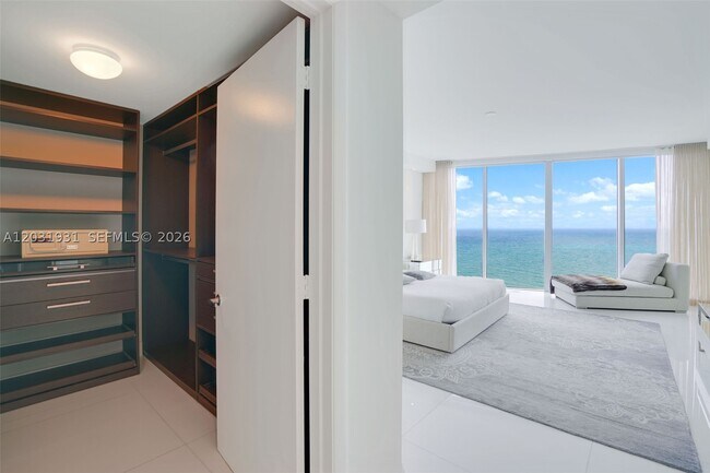 Building Photo - 2711 S Ocean Dr