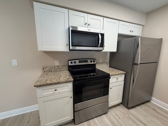Building Photo - 5315 Summerlin Rd