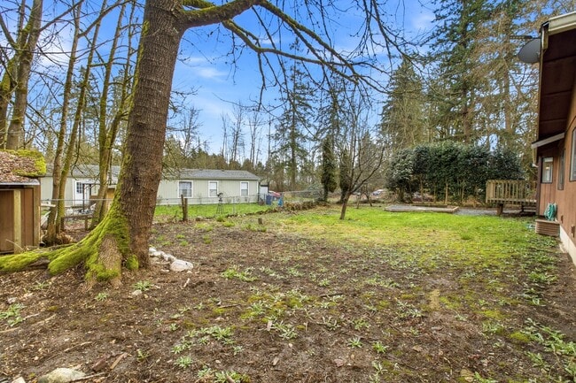 Building Photo - ONE LEVEL LIVING in Peaceful & Private Location!