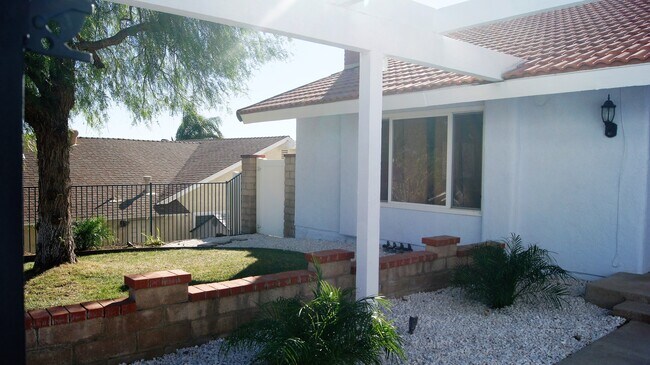 Building Photo - 27403 Garza Dr