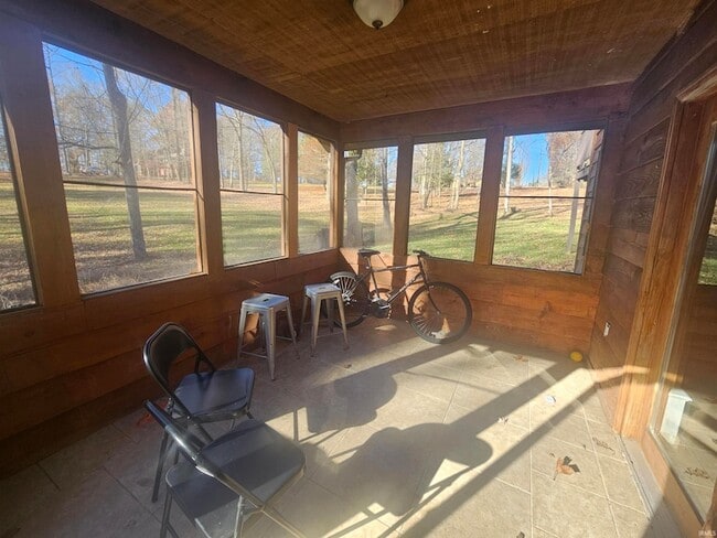 Building Photo - 4035 N Hinkle Rd