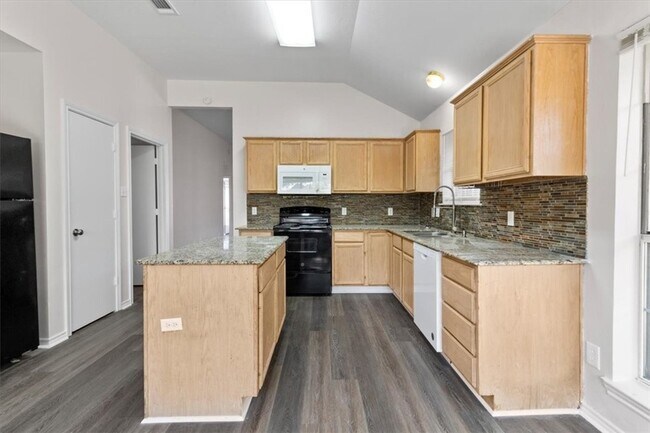 Building Photo - 806 Kalanchoe Ct