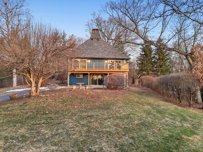 Building Photo - 23460 W N Lakewood Ln