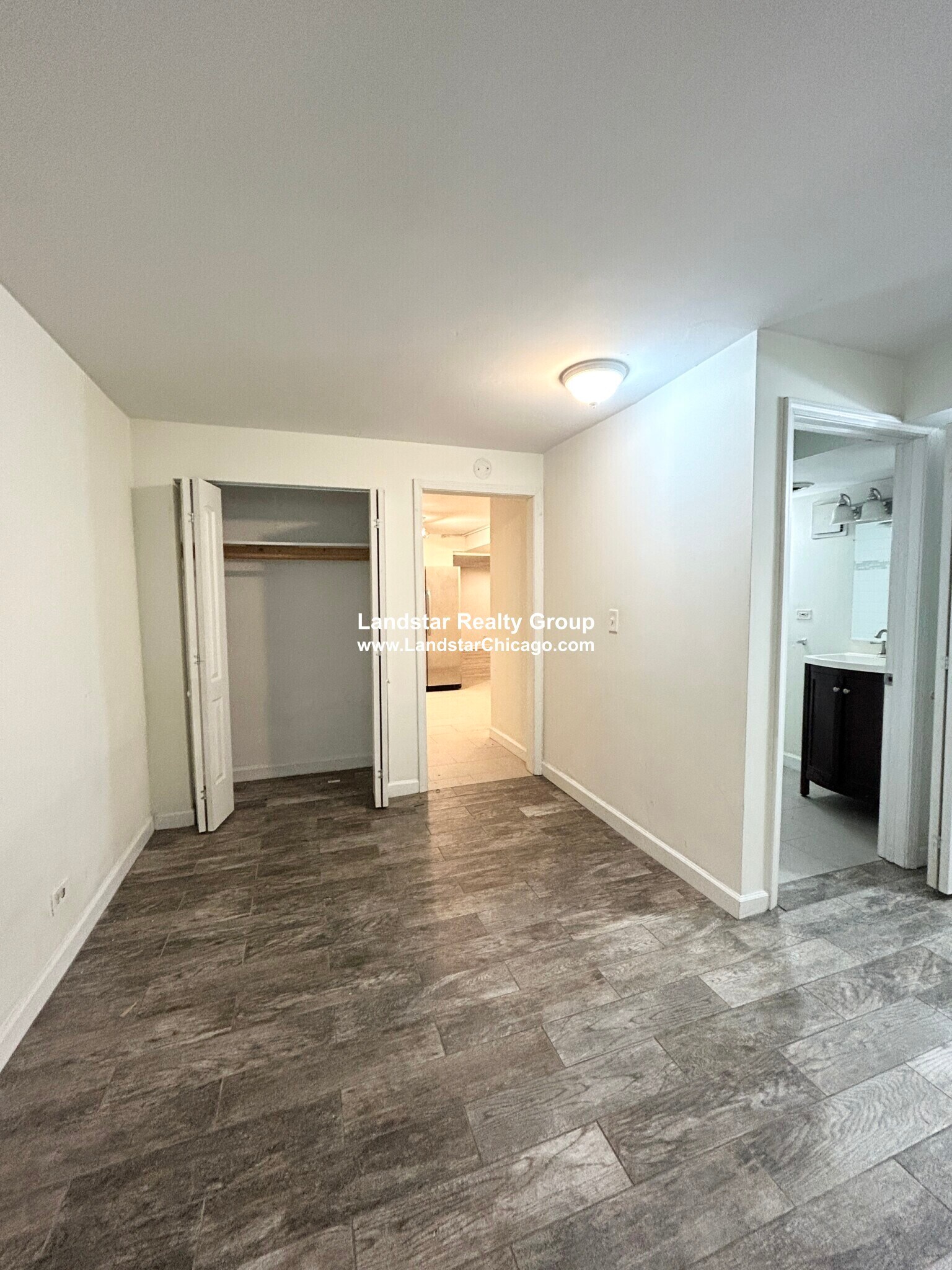 Building Photo - 1160 N La Salle Dr