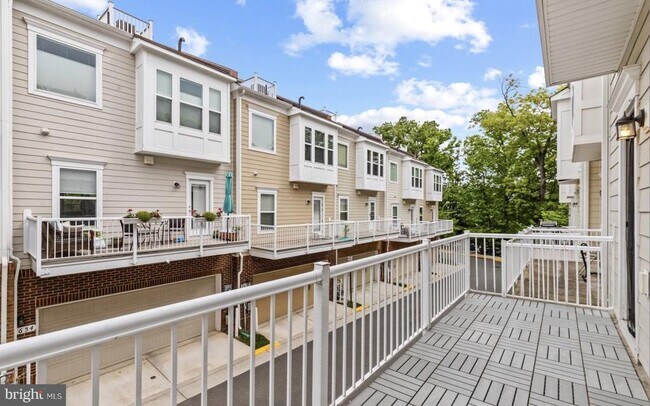Building Photo - 9653 Pullman Pl