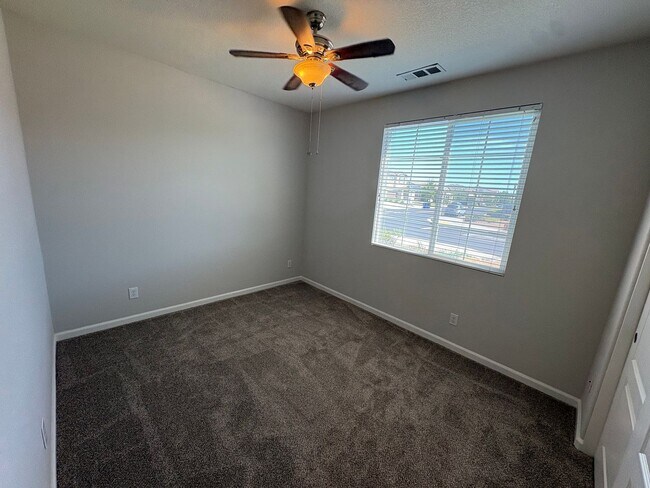 Building Photo - 1332 Tuolumne Way