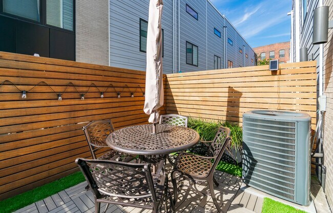 Building Photo - Three Bed Olde Kensington Home