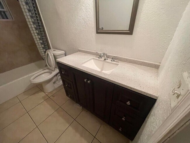 Building Photo - 198 SW 15th St