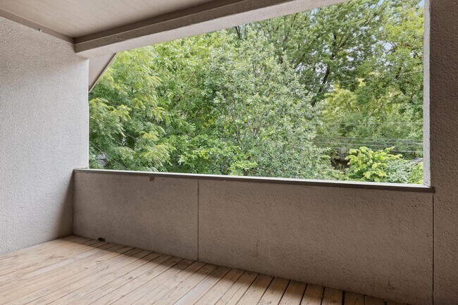 Building Photo - RARE 2 Bed, 2 1/2 Bath Townhome with Garage!