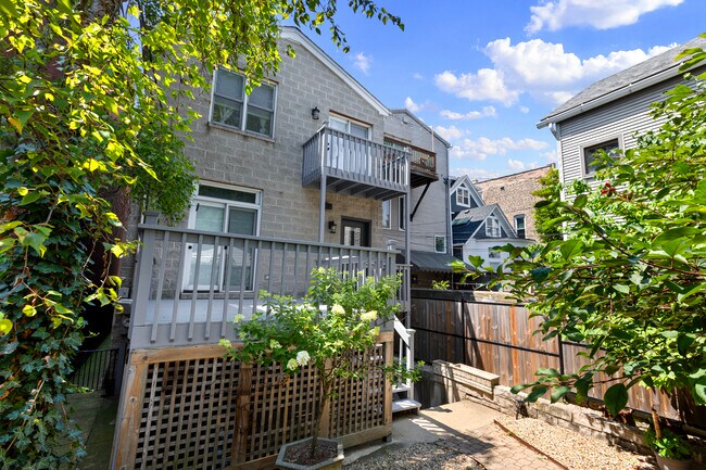 Primary Photo - 2725 N Magnolia Ave