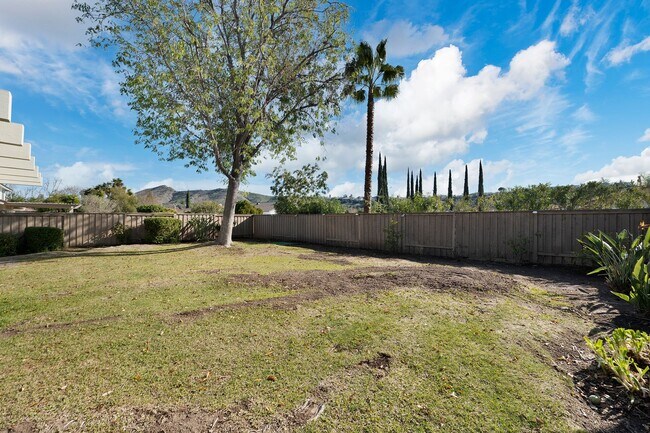 Building Photo - Beautiful Westlake First Neighborhood Family Home w/ Large Backyard with Panoramic Mtn Views