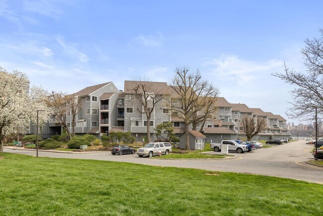 Building Photo - 11A Riverview Cir