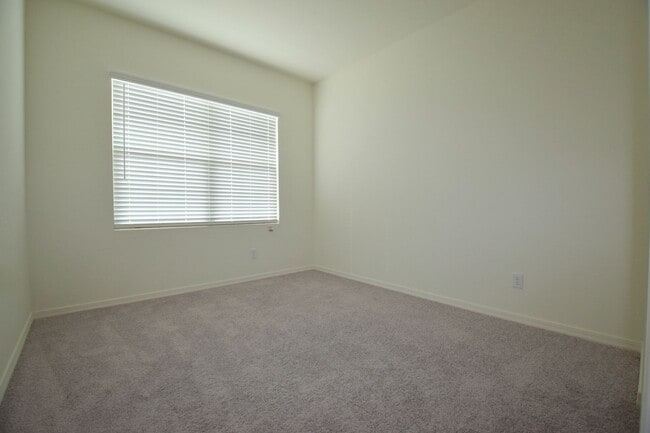 Building Photo - Practically new 4 bed 3 bath home in Mission Royale!