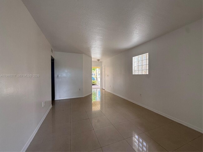 Building Photo - 940 NE 33rd Terrace