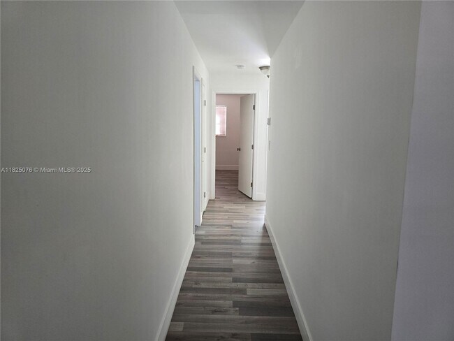 Building Photo - 814 SW 13th St