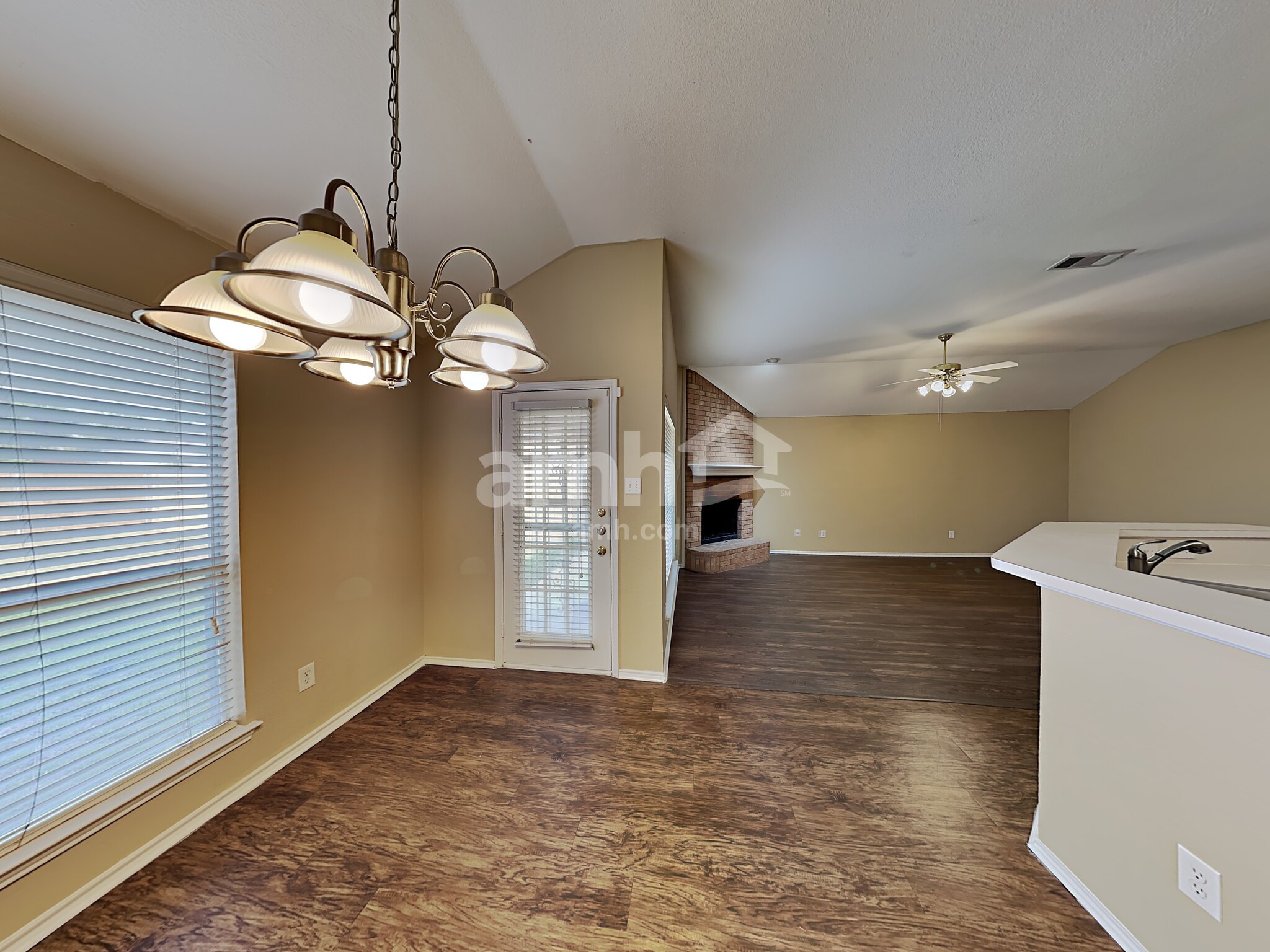 Building Photo - 476 Round Rock Dr