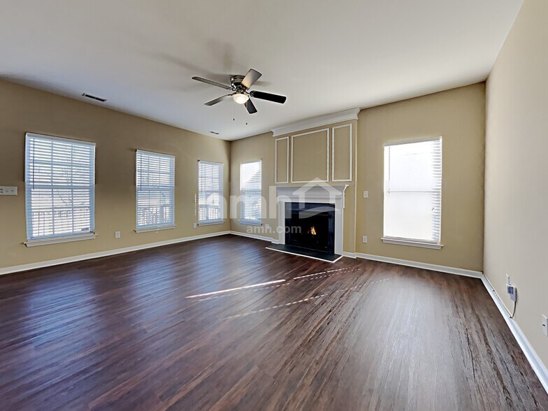 Building Photo - 10119 Fieldstone Ct