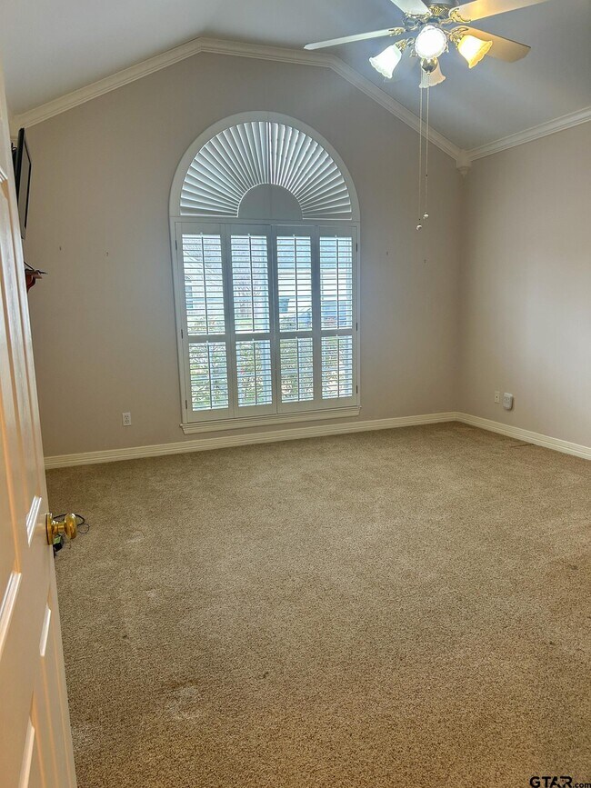 Building Photo - 704 Shiloh Ridge St