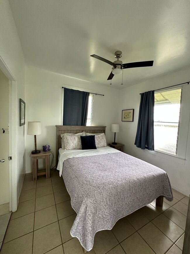 Building Photo - Fully Furnished 2BR/1BA