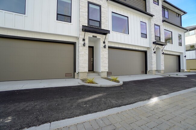 Building Photo - 4625 N Iota Ln