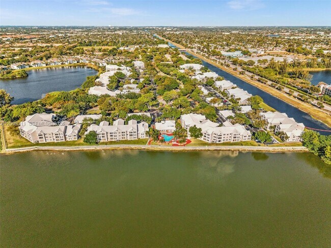 Building Photo - 2811 N Oakland Forest Dr