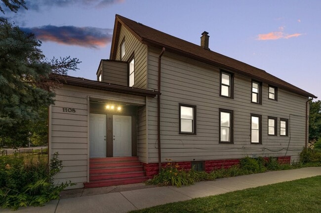 Building Photo - 1108 Des Plaines Ave