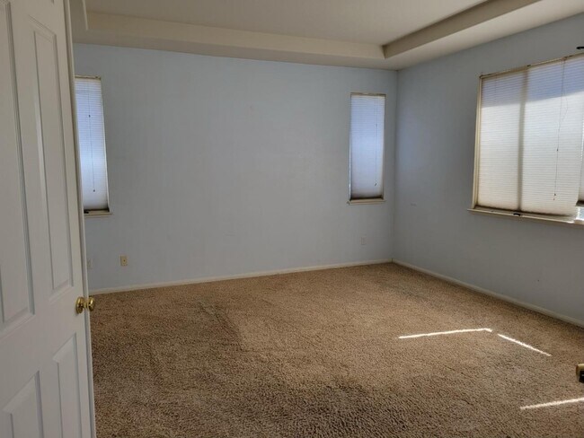 Building Photo - 1594 Dawnview Dr