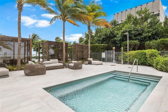 Building Photo - 3131 NE 7th Ave