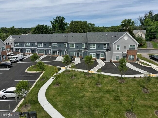 Building Photo - 4907 Hamilton Ave