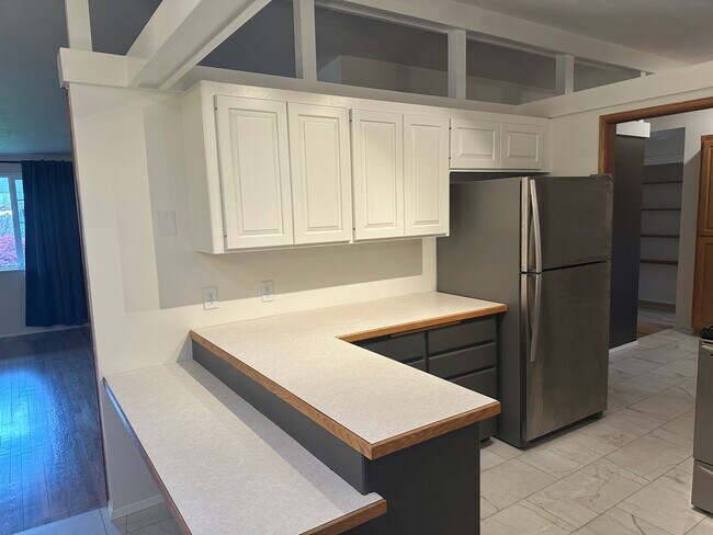 Building Photo - 3 bed, 1 bath house in a great neighborhood!
