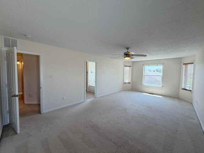 Building Photo - 6216 Calle Vizcaya NW