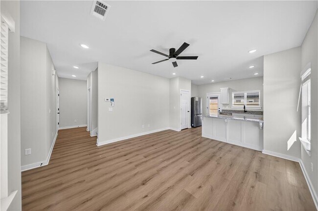Building Photo - 601 Cosmos St