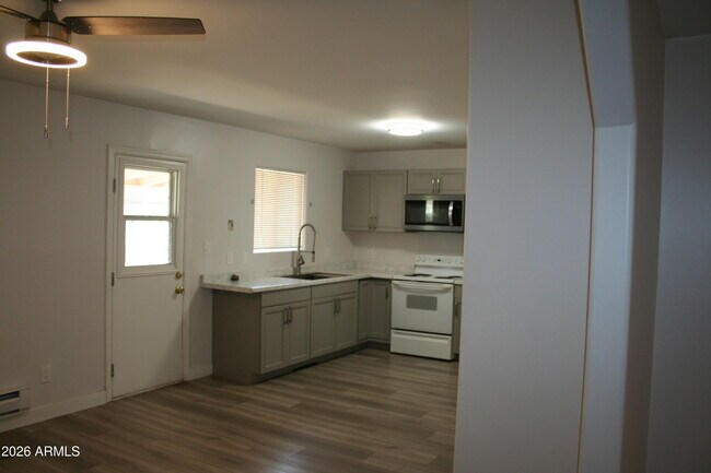 Building Photo - 8901 E Waco Ct
