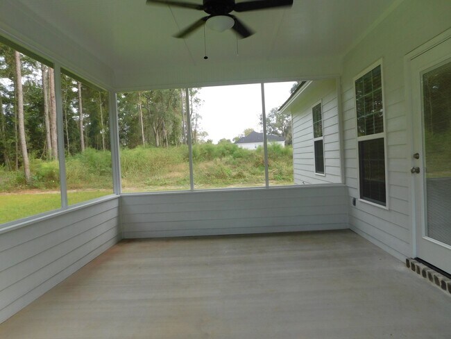 Building Photo - Grove Point Beauty