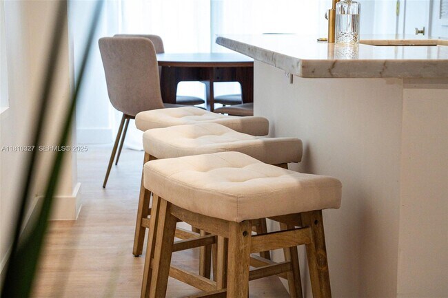 Building Photo - 12325 NE 11th Pl