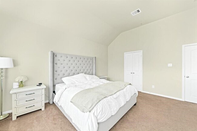 Building Photo - 10402 Lake of the Ozarks Dr