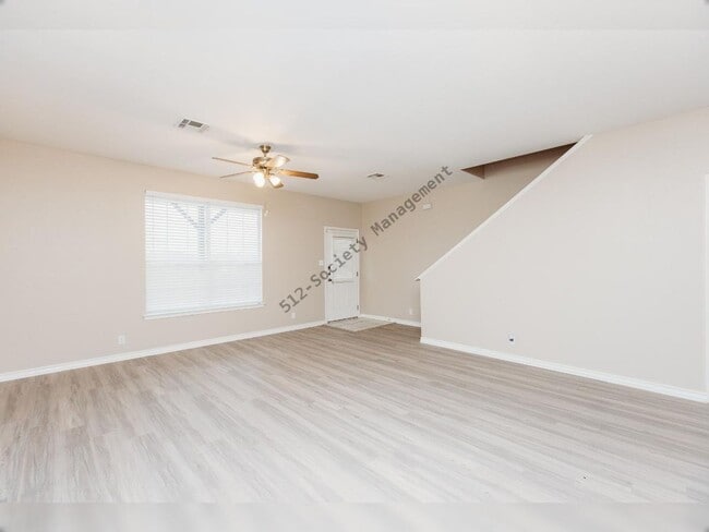 Building Photo - 212 Sandstone Dr