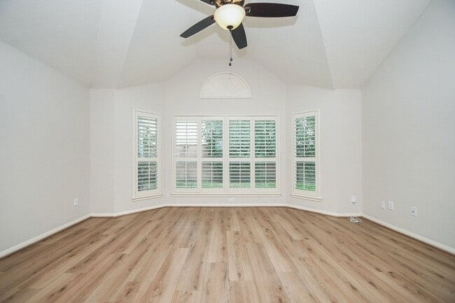 Building Photo - 2218 Millerton Ln