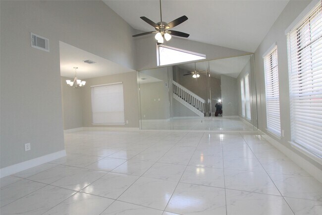 Building Photo - 4611 Silver Fox Dr