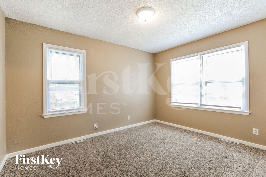 Building Photo - 9313 Fairwood Dr