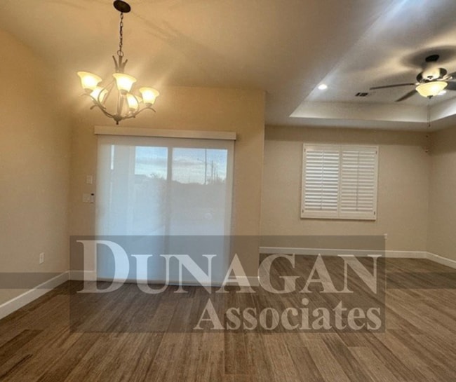 Building Photo - Beautiful 3 Bedroom, 2 Bath home - Corner Lot!